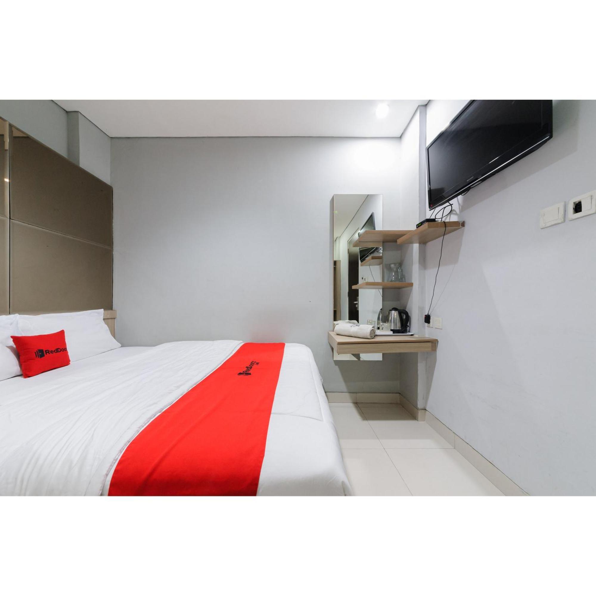 Reddoorz Plus Near Grand Indonesia Jakarta Exterior foto