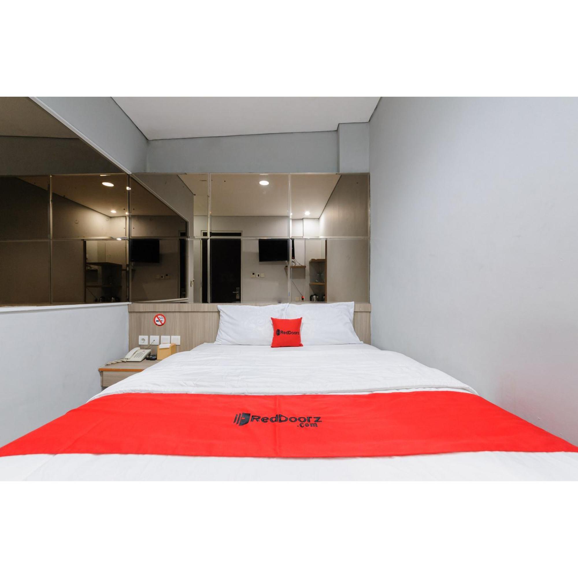 Reddoorz Plus Near Grand Indonesia Jakarta Exterior foto